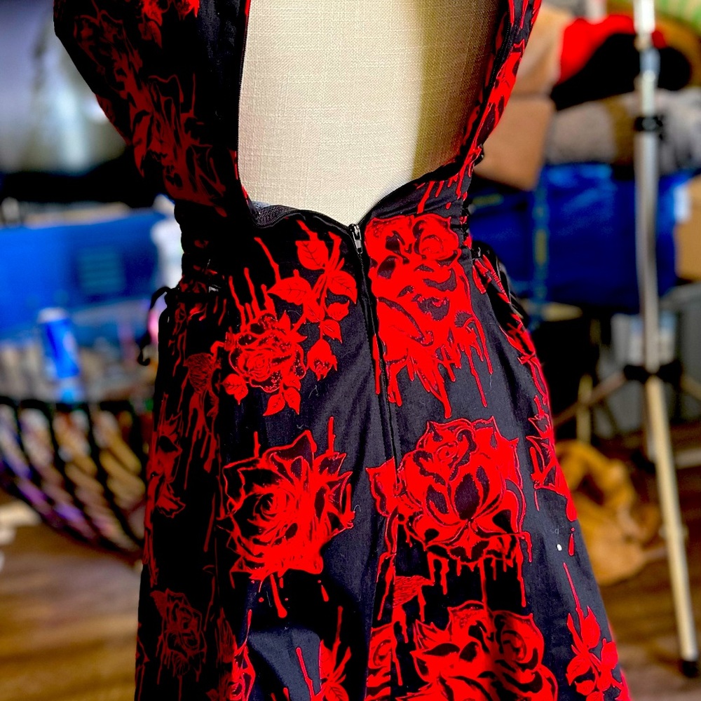 Hell Bunny Sz Small black and red rose goth pin up style dress!